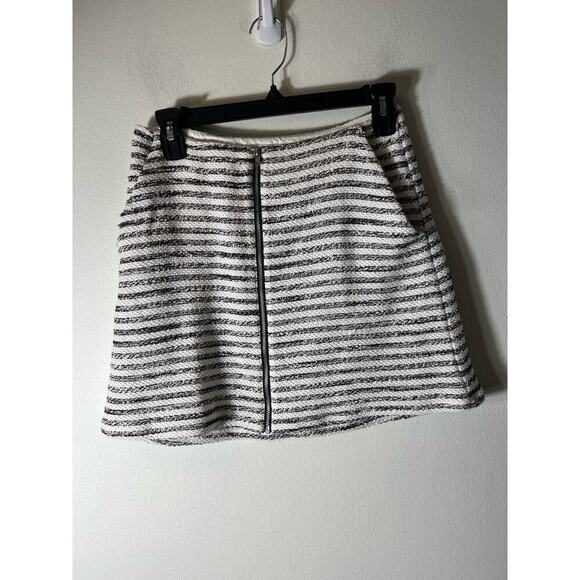 BCBGeneration Black and White Stripe Mini Skirt Sz 4 - Picture 2 of 3